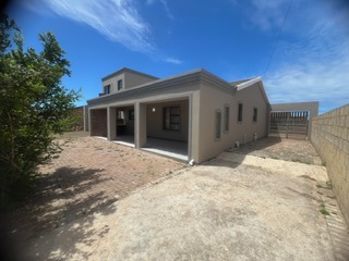 4 Bedroom Property for Sale in Pellsrus Eastern Cape